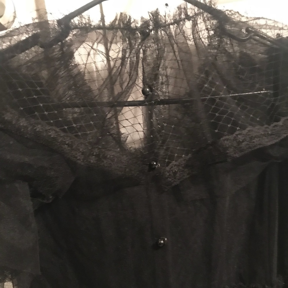blouse - Picture 3 of 6
